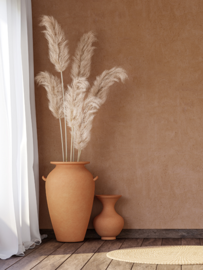 Vase avec des herbes de pampa séchées